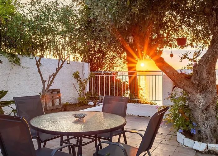 Endless Blue Seafront Retreat - Mikra Mantineia Casa de Férias *