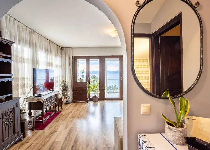 Endless Blue Seafront Retreat - Mikra Mantineia Casa de Férias