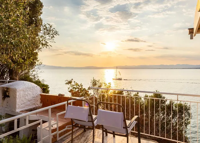 Endless Blue Seafront Retreat - Mikra Mantineia