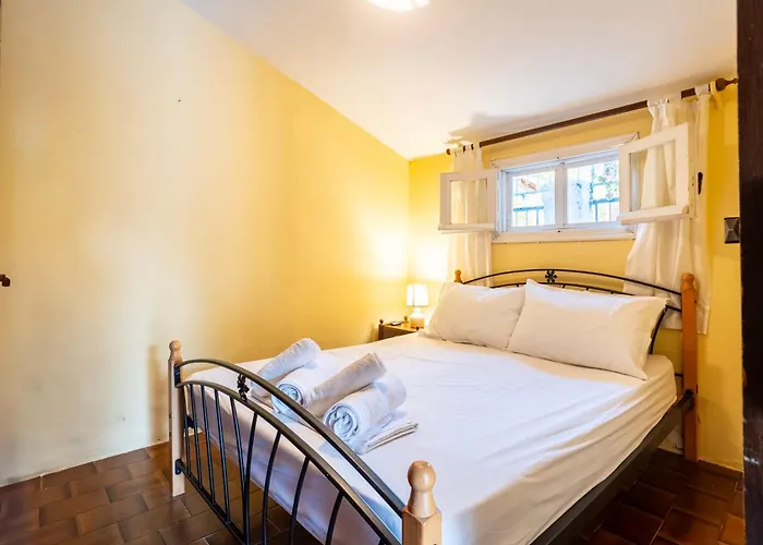 Casa de Férias Endless Blue Seafront Retreat - Mikra Mantineia *