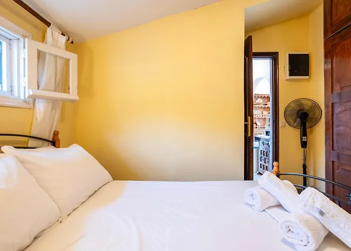 Endless Blue Seafront Retreat - Mikra Mantineia Casa de Férias *