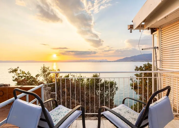 Endless Blue Seafront Retreat - Mikra Mantineia Casa de Férias *