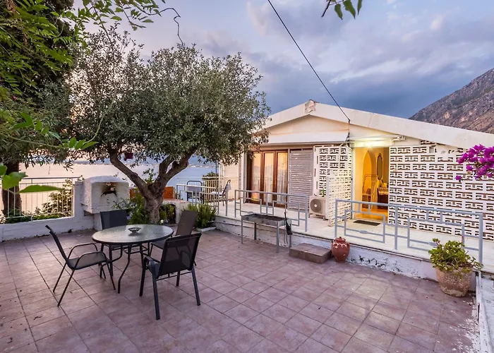 Endless Blue Seafront Retreat - Mikra Mantineia